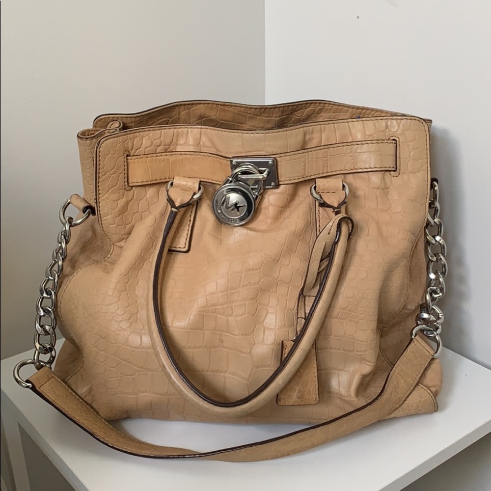 Michael Kors Hamilton tan Purse (selling ASAP)